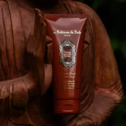 cremedouche_epices_AR003445_2jpg - shopcosmoprof.com Shower cream tube labeled La Sulwane de Saba Voyage sur la route des Epices with ornate gold emblem on a burgundy tube